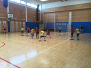 بالصور: طلاب فريق كرة اليد التابع لمدرسة حسن عرفة الابتدائية يتألق في البطولة الأوروبية